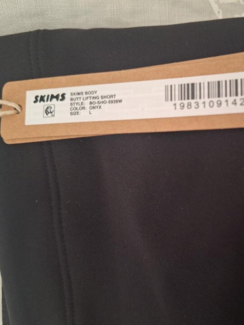Skims Body Butt Enhancing Padded Short Black Onyx - L - BNWT in Package - Picture 6 of 6